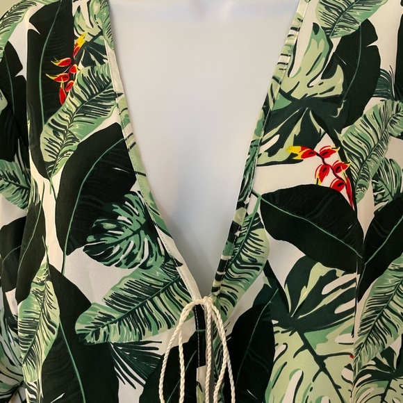 Rachel Zoe Kimono in Gorgeous Tropical Green Print. One Size. - Picture 4 of 10